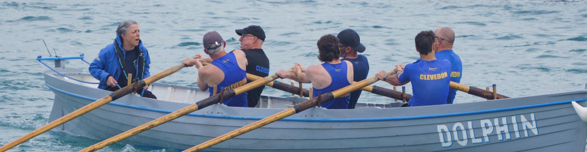 Dolphin and the Mens C crew mid race